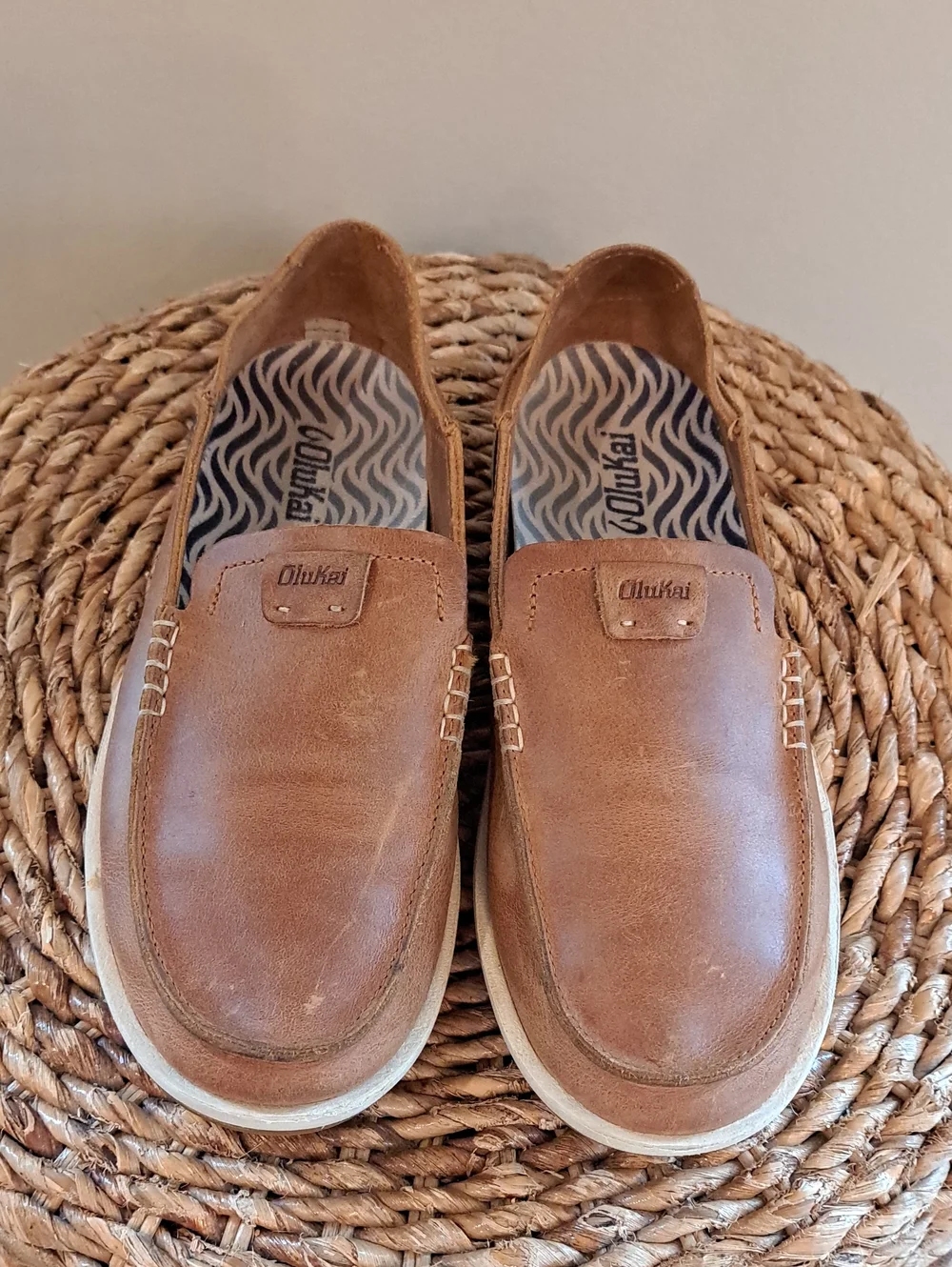 OluKai Mens Kakaha Tan/Brown Leather Slip-On Casual/Preppy Loafers 7/40